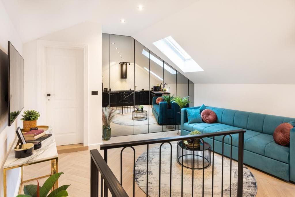 Candy Rose Lux Centre Apartment